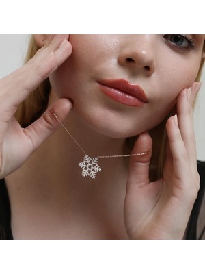 Madam Matmazel Büyük Zirkon Taşlı Kar Tanesi Gümüş Kadın Kolye, Tamamı 925 Ayar Gümüş, Kübik Zirkon