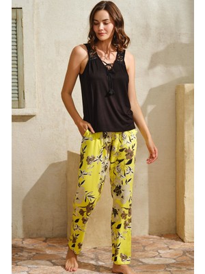 Pileli Store Sıfır Kol V Yaka Viskon Çiçek Desenli Yazlık Uzun Uzun Paçalı Dantel Detaylı Pijama Takımı