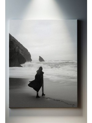 Suala Kumsalda Yürüyen Kadın Tablosu-2039