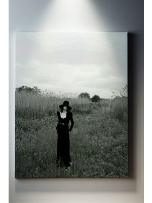 Suala Çayırlıkta Bir Kadın Tablosu-1804