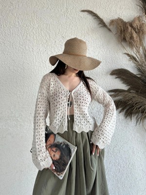 Primavera Trend V Yaka Bağcık Detaylı Crop Triko Bluz