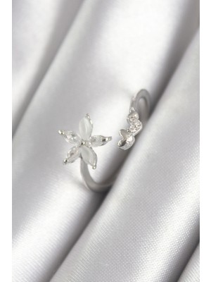 Stil Love Pirinç Gümüş Renk Zirkon Taşlı Çiçek Model Kalp Detay Kadın Yüzük