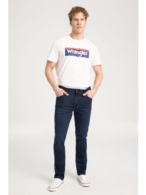 Wrangler W15QMN398 Lacivert Erkek Grensboro Regular Fit Normal Kesim Düşük Bel Düz Paça Kot Pantolon