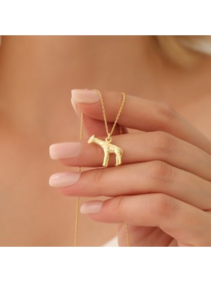 Nox Jewelry 14 Ayar Kaplama Zürafa Figürlü Minimal Kolye – Şık ve Zarif Tasarım