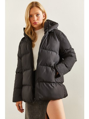 Shade Kadın Kapüşonu Bağcıklı Uzun Şişme Mont