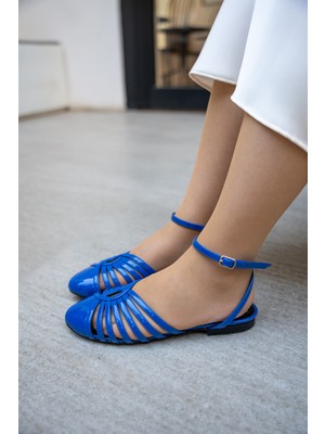 Laminta Jasmine Saks Mavisi Bilek Bağlı Tokalı Kemer Detaylı Kadın Düz Babet