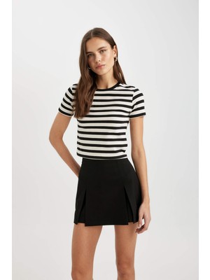 DeFacto Slim Fit Dar Kesim Bisiklet Yaka Çizgili Kısa Kollu Tişört C4333AX24SP
