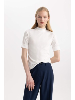 DeFacto Regular Fit Yarım Balıkçı Yaka Fitilli Kaşkorse Kısa Kollu Tişört B1177AX24SP