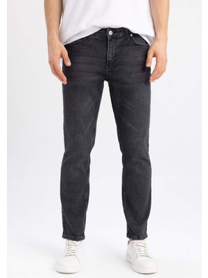 DeFacto Pedro Slim Fit Dar Kalıp Normal Bel Dar Paça Jean Pantolon W6728AZ24SP