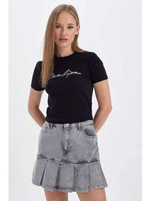 DeFacto Coool Dua Lipa Fitted Ribana Kısa Kollu Tişört B2971AX23HS