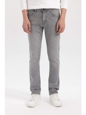 DeFacto Pedro Slim Fit Dar Kalıp Normal Bel Dar Paça Jean Pantolon B2904AX23AU