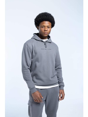 DeFactoFit Standart Fit Kapüşonlu Baskılı Sweatshirt Z5501AZ23AU