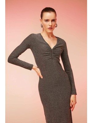 DeFacto Bodycon Basic Düz Vücudu Saran V Yaka Payetli Kumaş Midi Uzun Kollu Elbise B4699AX23WN