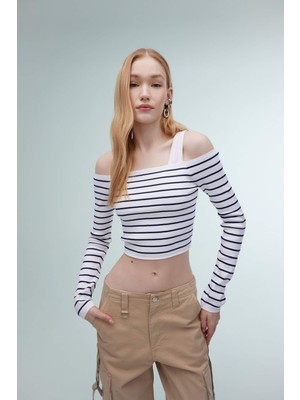 DeFacto Slim Fit Dar Kesim Çizgili Açık Omuz Triko Kazak B7573AX24SP