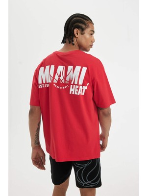 DeFacto DeFactoFit NBA Miami Heat Boxy Fit Bisiklet Yaka Kısa Kollu Tişört B9900AX24SM