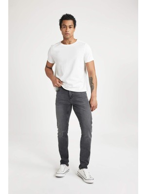 DeFacto Carlo Skinny Fit Ekstra Dar Kalıp Normal Bel Ekstra Dar Paça Jean Pantolon B3619AX24SP