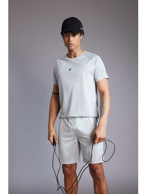 DeFactoFit Slim Fit Dar Kesim Yaka Baskılı Sporcu Kısa Kollu Tişört V2887AZ24SP