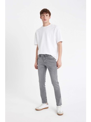 DeFacto Pedro Slim Fit Dar Kalıp Normal Bel Dar Paça Jean Pantolon D1828AX24SM