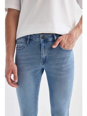 DeFacto Pedro Slim Fit Dar Kalıp Normal Bel Dar Paça Jean Pantolon D1832AX24SM