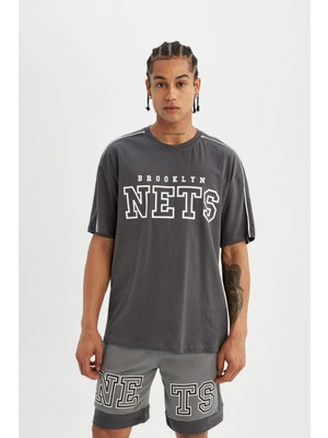 DeFacto DeFactoFit NBA Brooklyn Nets Oversize Fit Bisiklet Yaka Kısa Kollu Tişört B9907AX24SM
