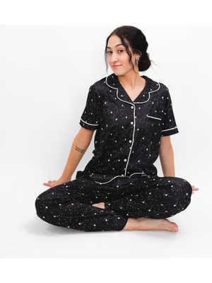 Cotonhause Nena Collection %100 Pamuk Düğmeli Kısa Kollu Pijama Takımı - Siyah Yıldız Desenli Rahat ve Esnek Tasarım 24586