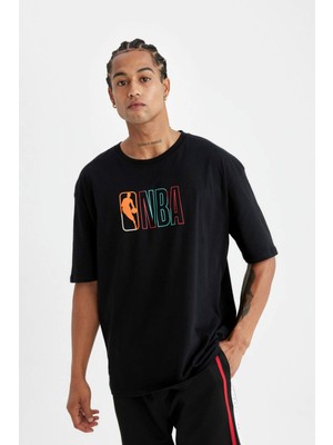 DefactoFit NBA Wordmark Oversize Geniş Kalıp Bisiklet Yaka Sırt Baskılı Pamuklu Kısa Kollu Tişört A1890AX24AU