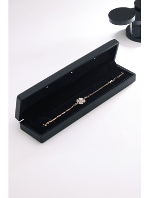 Nereze 925 Ayar Gümüş Işıklı Kutuda Rose Kalpli Yonca Bileklik