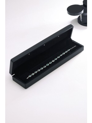 Nereze 925 Ayar Gümüş Işıklı Kutuda Rodyumlu Sıralı Yeşil Damla Zirkon Taşlı  Bileklik