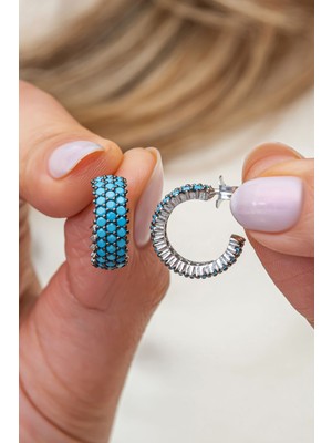 Nereze 925 Ayar Gümüş Rodyum Kaplama 3 Sıra Turkuaz Taşlı Yarım Tur Küpe