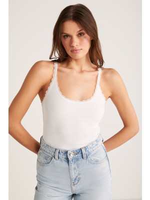 Ethiquet Barry Kadın Regular Fit Normal Kalıp Pamuklu Dantel Detalı Ince Askılı Oyuk Yaka Beyaz Atlet