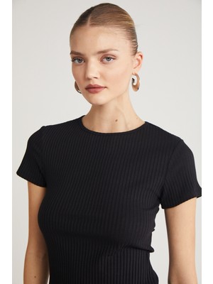 ETHIQUET Maude Kadın Fitilli Görünümlü Regular Fit Yuvarlak Yaka Yarım Kollu Siyah Body