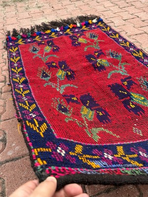 DesignEv 89X131 cm El Dokuma Kırmızı Renkli Çiçek Desenli Küçük Nostaljik Kilim