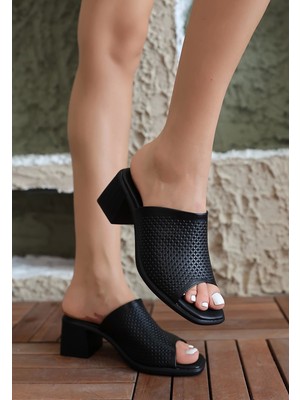 Kazax Zanna Siyah Cilt Topuklu Terlik