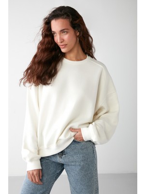 VANELTINA Kadın Bisiklet Yaka İçi Polarlı Oversize Fit Basic Vanilya Sweatshirt