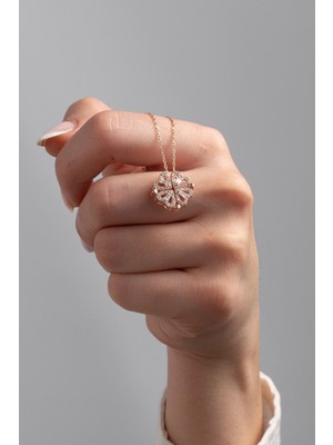 Essare Zirkon 925 Ayar Gümüş Açılır Kapanır Mıknatıslı Baget Taşlı 4 Yapraklı Yonca Kolye Pembe Gümüş 925