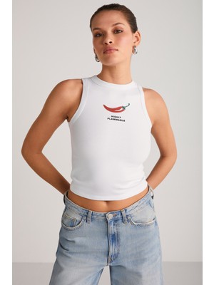 Spıce Kadın Bisiklet Yaka Kalın Askılı Baskı Detaylı Crop Organik Pamuklu Örme Kumaş Beyaz T-shirt