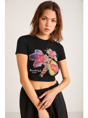 Jess Kadın Önü Baskılı Kısa Kollu Crop Siyah T-shirt