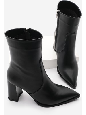 Marjin Kadın Yandan Fermuar Sivri Burun Kalın Topuklu Bot Laktone Siyah