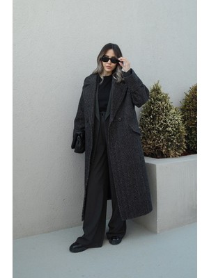 Havoş Siyah Balıksırtı Desenli Kaban