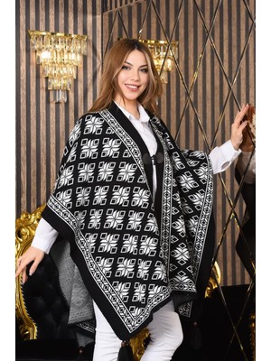 İkora Scarf Geometrik Desenli Panço Kemik Düğmeli Püsküllü