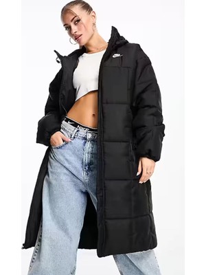 Nike Kadın Kapüşonlu Bol Kesim Sportswear Classic Puffer Parkası Siyah Renk Uzun Kesim