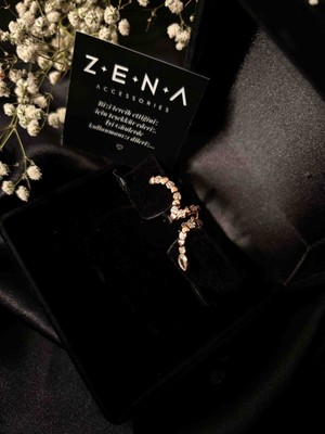 by zena aksesuar Zena Accessories Yılan Figürlü Zirkon Taş Kıkırdak Küpe