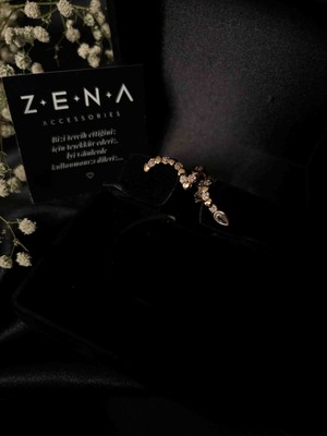 by zena aksesuar Zena Accessories Yılan Figürlü Zirkon Taş Kıkırdak Küpe