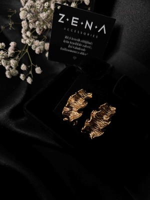 by zena aksesuar Zena Accessories Risa Kıvrımlı Altın Çelik Küpe