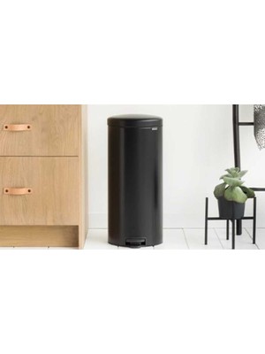 Brabantia Newicon Matt Black Pedallı Çöp Kutusu 30 lt