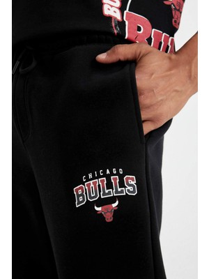 DeFactoFit NBA Chicago Bulls Kalın Jogger Eşofman Altı Standart Fit Cepli Esnek Bantlı Paça C9273AX24AU