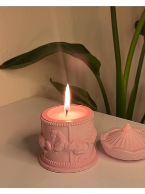 Yeyu Candles Pembe Atlı Karınca Kutulu Inci Tozlu Mum / Pink Carousel Pearl Powder Candle