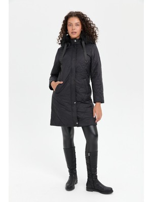 Desen Triko Kadın Kapüşonu Kürklü Baklava Desenli Kapitone Kaban Siyah