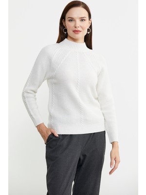 Yünlü Motif Detaylı Dik Yaka Triko Kazak - Kemik