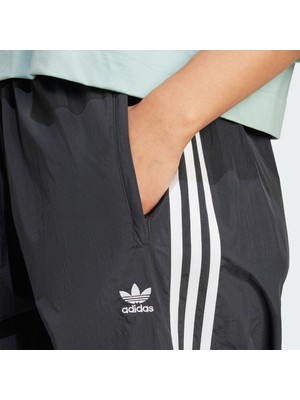 Adidas Originals IY7251 3-Stripes Woven Parachute Pants